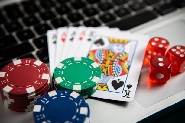 Starburst slot game interface showing jewel symbols and expanding wild on mobile screen